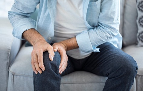 man with knee pain