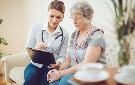 nurse discussing non0surgical treatments wtih patient